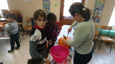 6. En groupe préparation des citrouilles