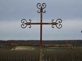 Croix tombale, cimetière de Champvallon