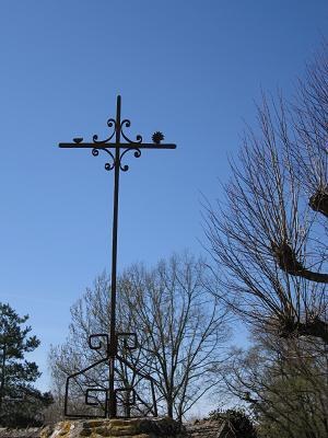 Croix devant l'église de Guerchy