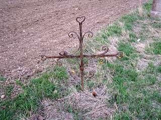 Croix de Saint Marc, route de Villemer, Neuilly