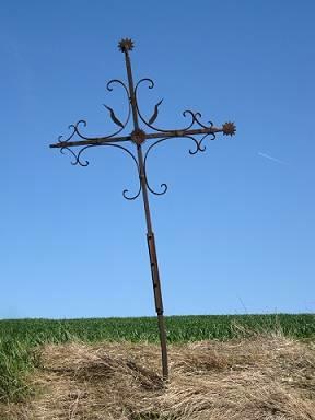 Croix route de Champlay, Neuilly