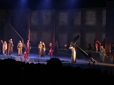 8. spectacle - chemin de croix 2