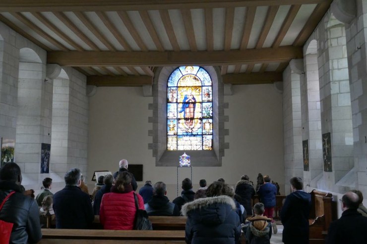 Cathédrale de Troyes - prière devant le Tabernacle