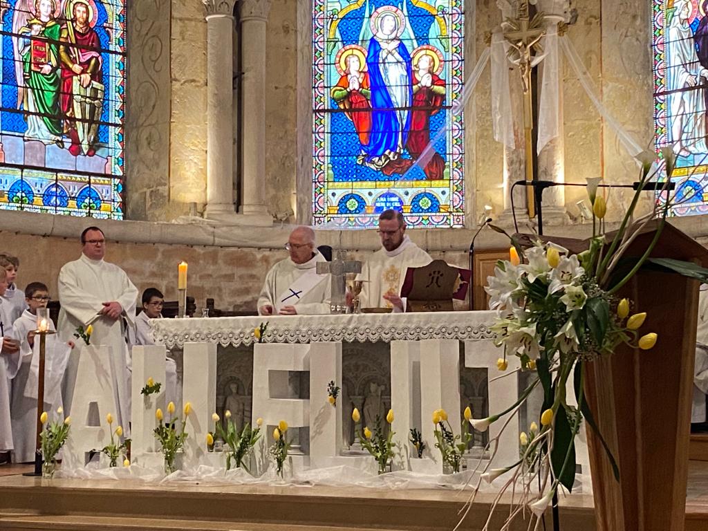 Célébration de la messe à l'église St-Lazare 1.jpg
