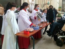 Vente de gâteaux pour financer le pèlerinage à Lourdes 