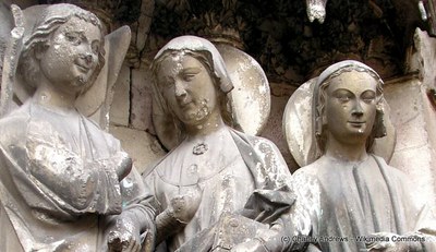 Portail nord de l'église Notre-Dame de Villeneuve-l'Archevêque.jpg