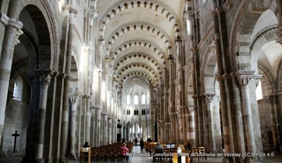 03. Basilique_Ste_Madeleine_nef.jpg