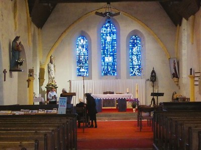 église St Clément   la nef, le choeur.