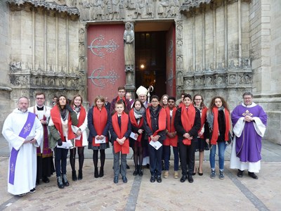 sur ke parvis de la cathédrale